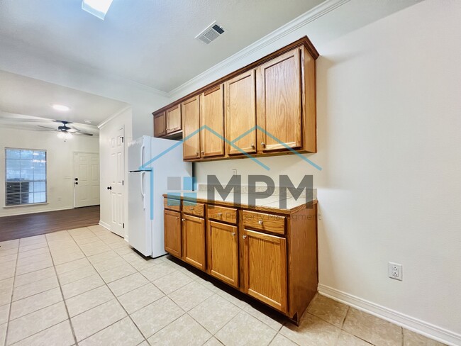 Building Photo - 207 N McGuire Ave
