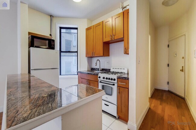 Building Photo - 226 E 36th St
