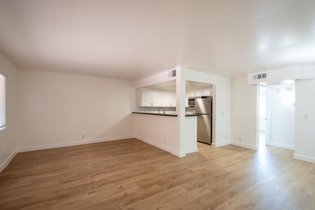 Building Photo - 6401 Riverton Ave
