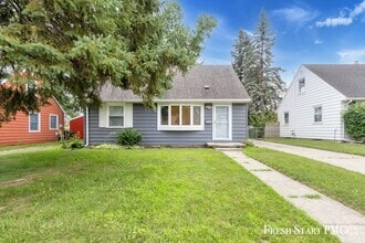 Building Photo - 820 E Greenlawn Ave
