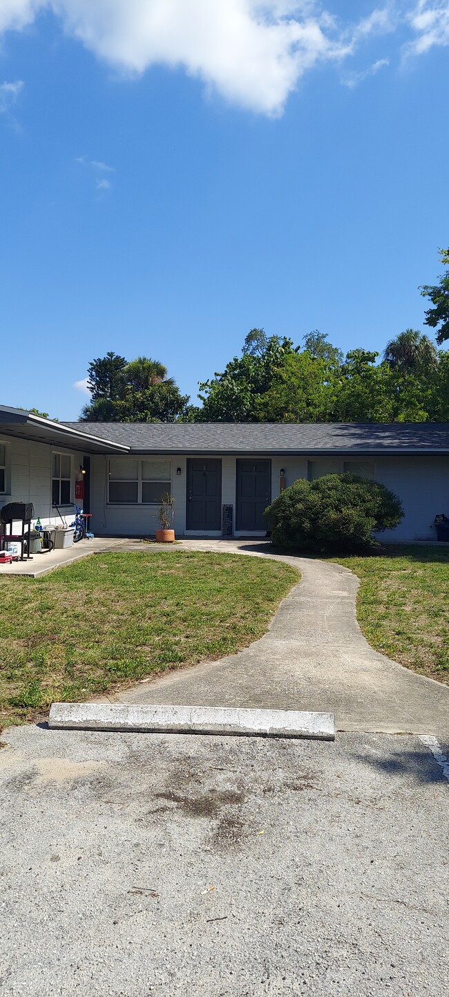 Building Photo - 350 Canaveral Groves Blvd