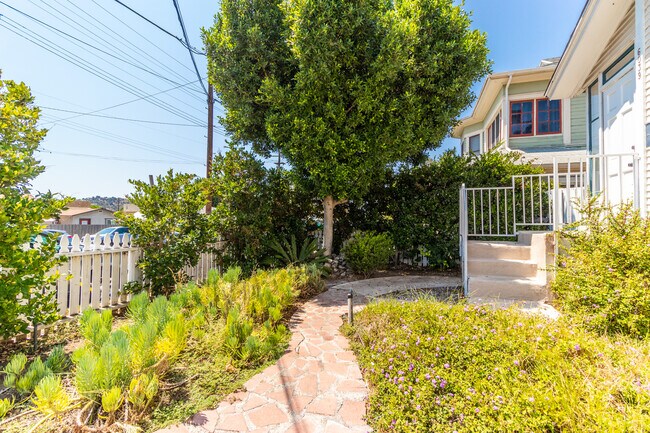 Front Yard/Porch - 6039 Piedmont Ave