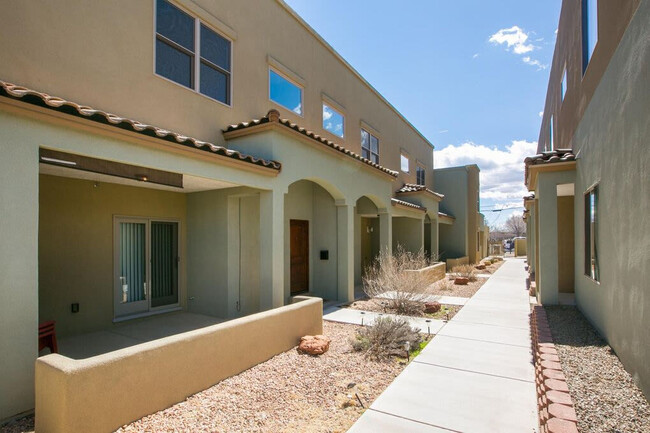 Foto del edificio - Ten Ten Townhomes