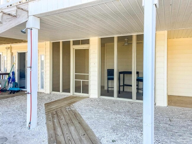 Foto del edificio - 13948 River Rd