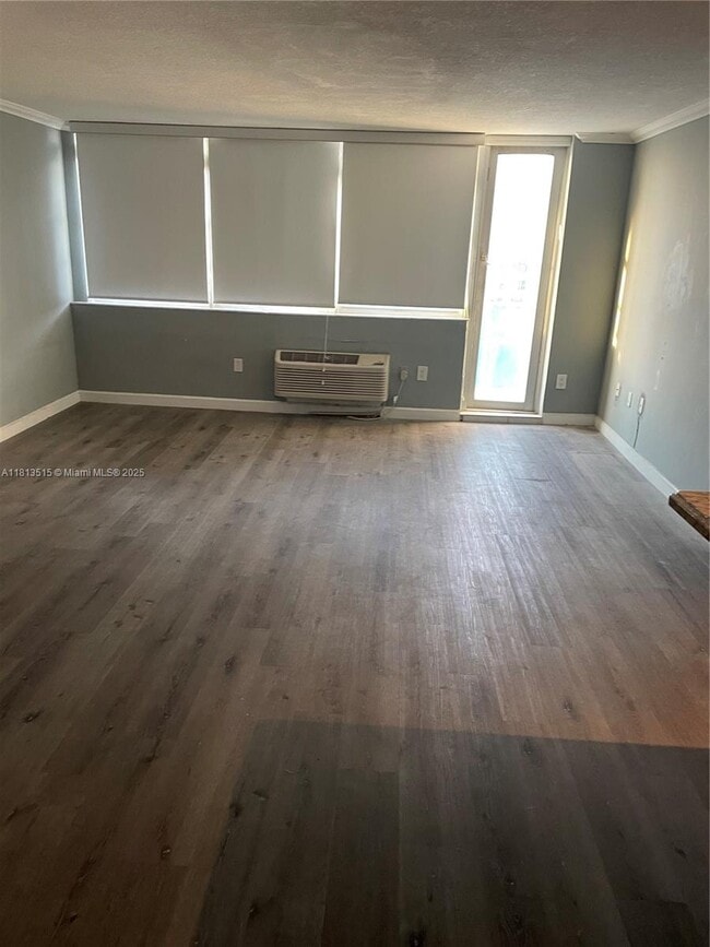 Building Photo - 5313 Collins Ave