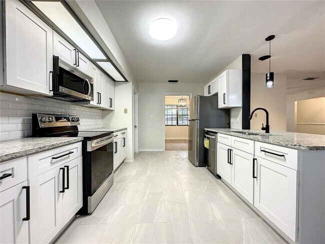 Building Photo - 722 W Alamo Dr