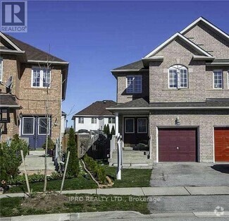 Building Photo - 1193 Mowat Ln