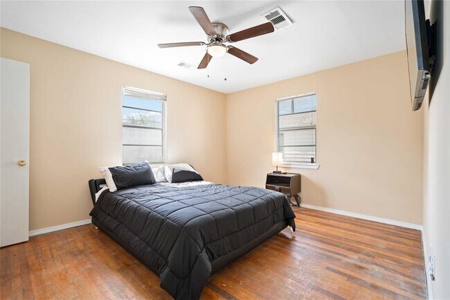 Foto del edificio - 4990 Tierwester St