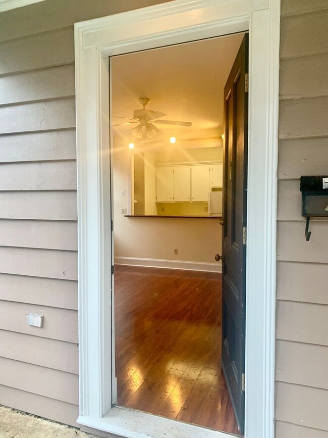 Building Photo - 405 N Madison St