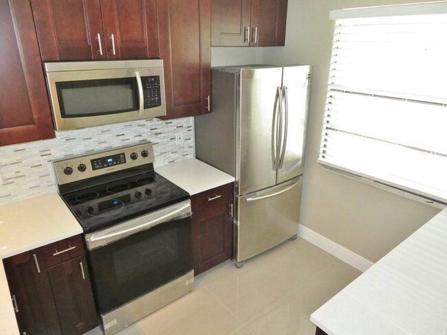 Foto del edificio - 3521 Village Blvd