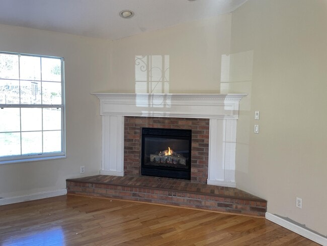 Building Photo - 6317 Beehive Ln