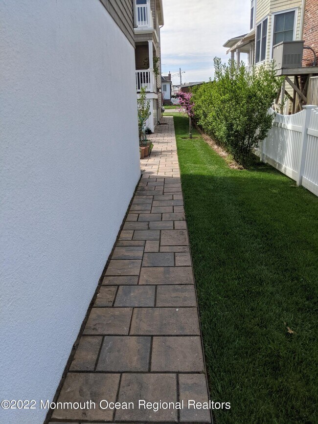 Foto del edificio - 108 Lincoln Ln