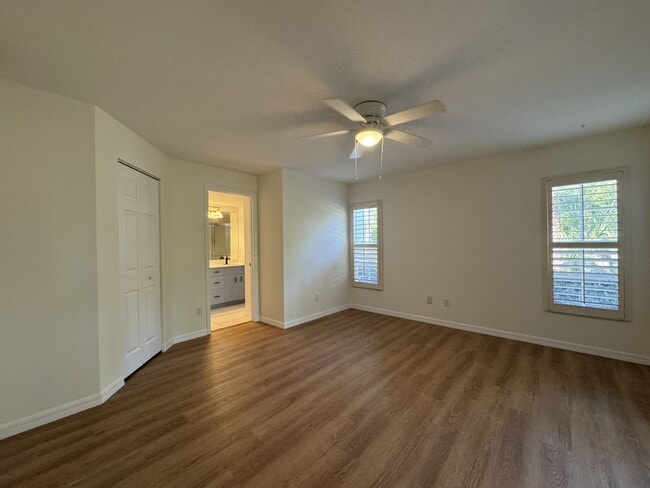 Building Photo - 815 Montrose Dr