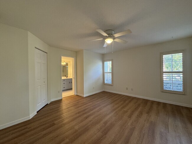 Foto del edificio - 815 Montrose Dr