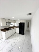 Building Photo - 3331 NW 18th Terrace