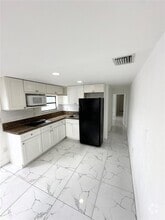 Building Photo - 3331 NW 18th Terrace