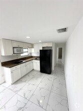 Building Photo - 3331 NW 18th Terrace