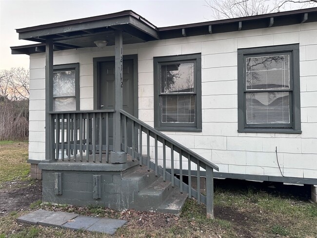 Building Photo - 121 S Willow St