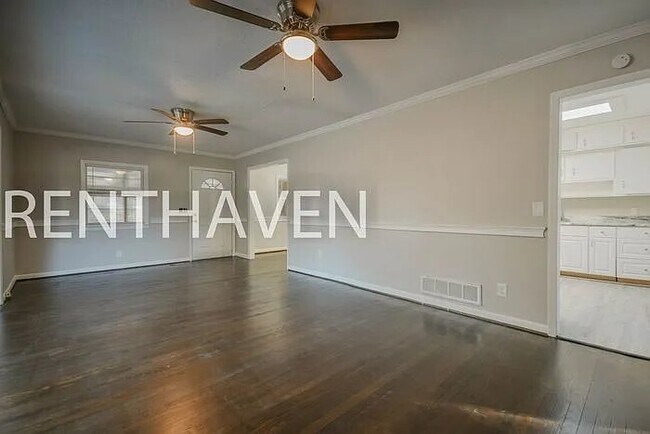 Building Photo - 2119 Porter Dr