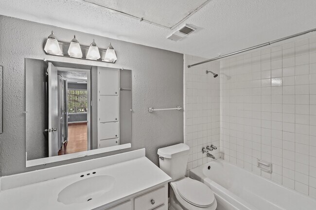 Foto del edificio - 2350 Bering Dr