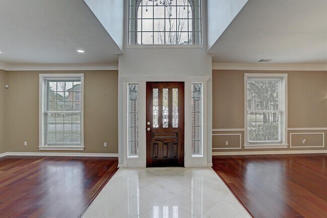 Foto del edificio - 919 Live Oak Ln