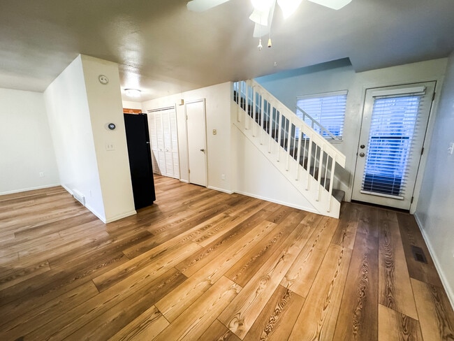 Building Photo - 220 E 8th Ave