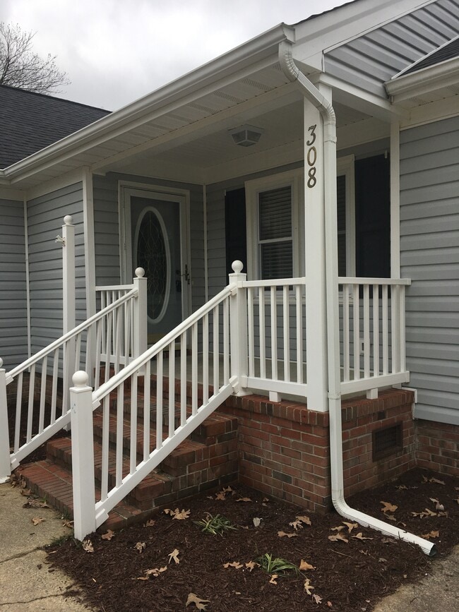 Building Photo - 308 Rose Dr