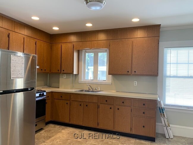 Foto del edificio - 40 Sterling Rd