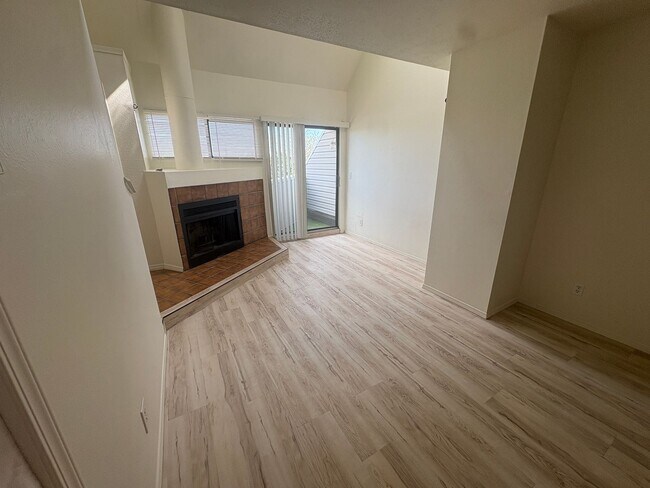 Building Photo - Cozy 1 Bedroom