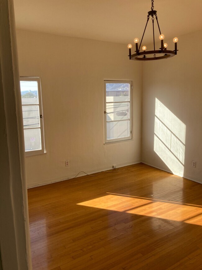 Foto del edificio - 455 N Sycamore Ave