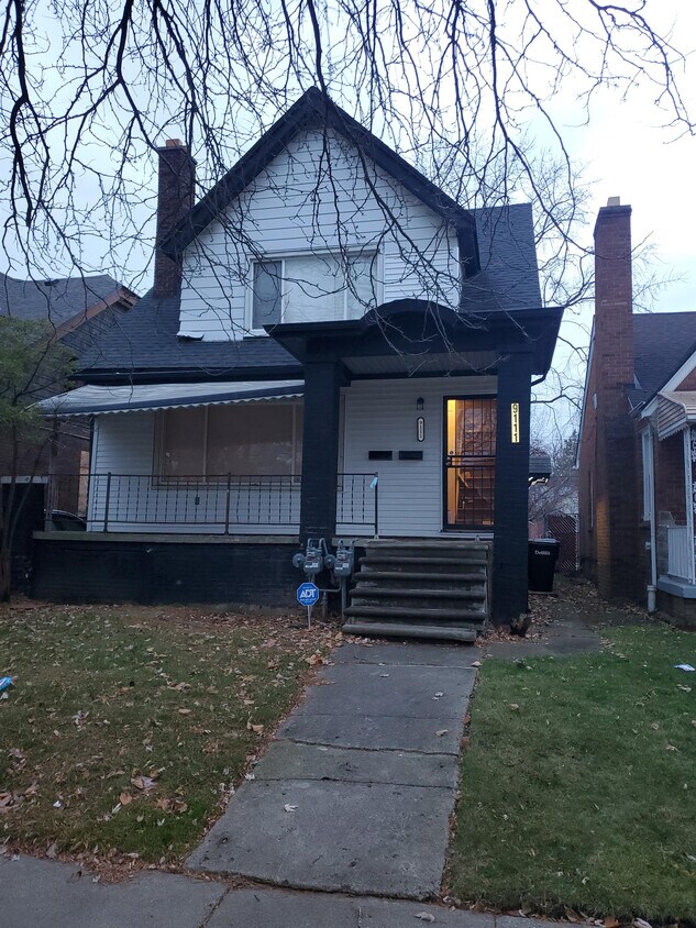 Primary Photo - 9111 Pinehurst St