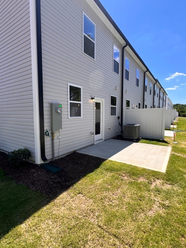 Building Photo - 52 Camel Crazies Pl