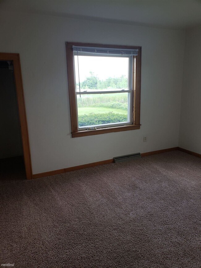 Building Photo - 4 br, 1 bath House - 7875 Bay Rd