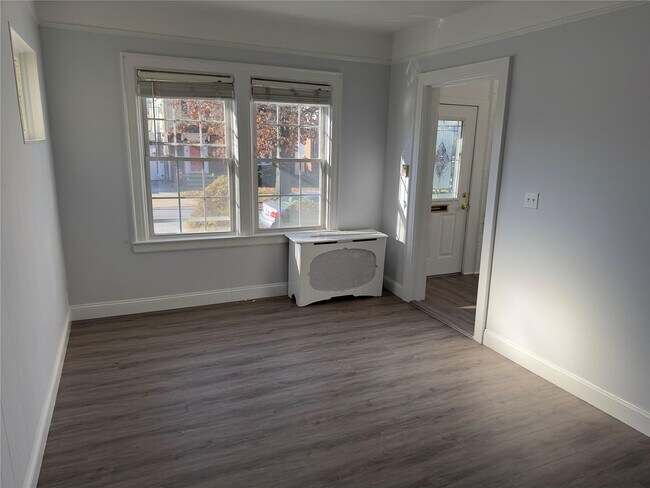 Building Photo - 61 James St