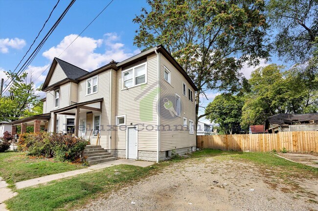 Foto del edificio - 1 Bed, 1 Bath Upstairs Unit - Move in Ready!