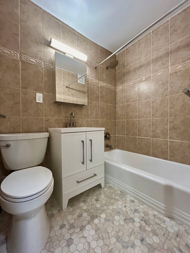 Foto del edificio - 5730 Mosholu Ave