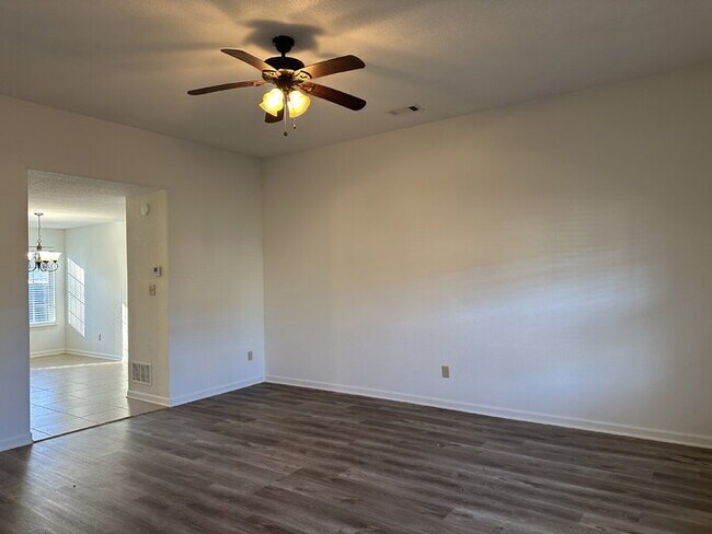 Foto del edificio - 321 Switchgrass Cove