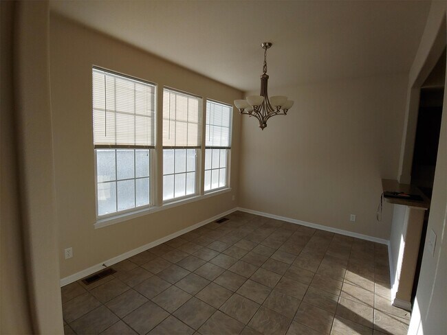 Building Photo - 1471 Legends Cir