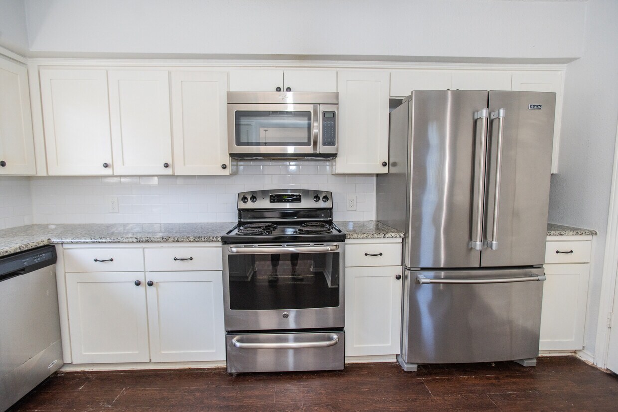 2236 Irwin St, Fort Worth, TX 76110 Townhome Rentals in Fort Worth TX