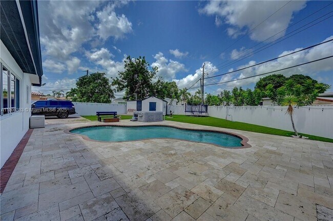 Foto del edificio - 531 NW 76th Ter