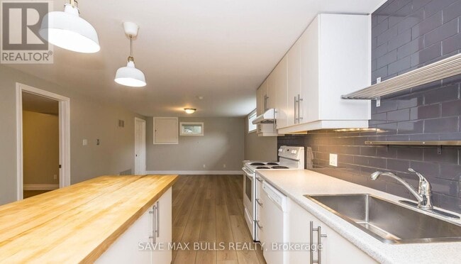 Building Photo - 371 Meadowbrook Dr