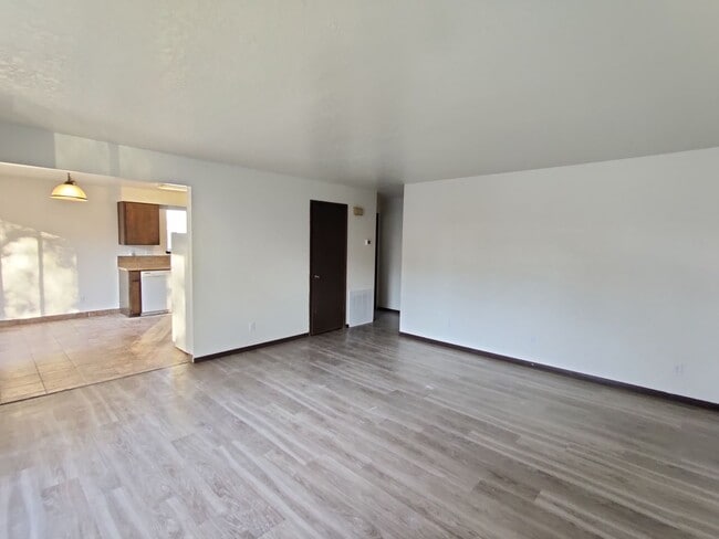 Building Photo - 1816 W 21st Ave