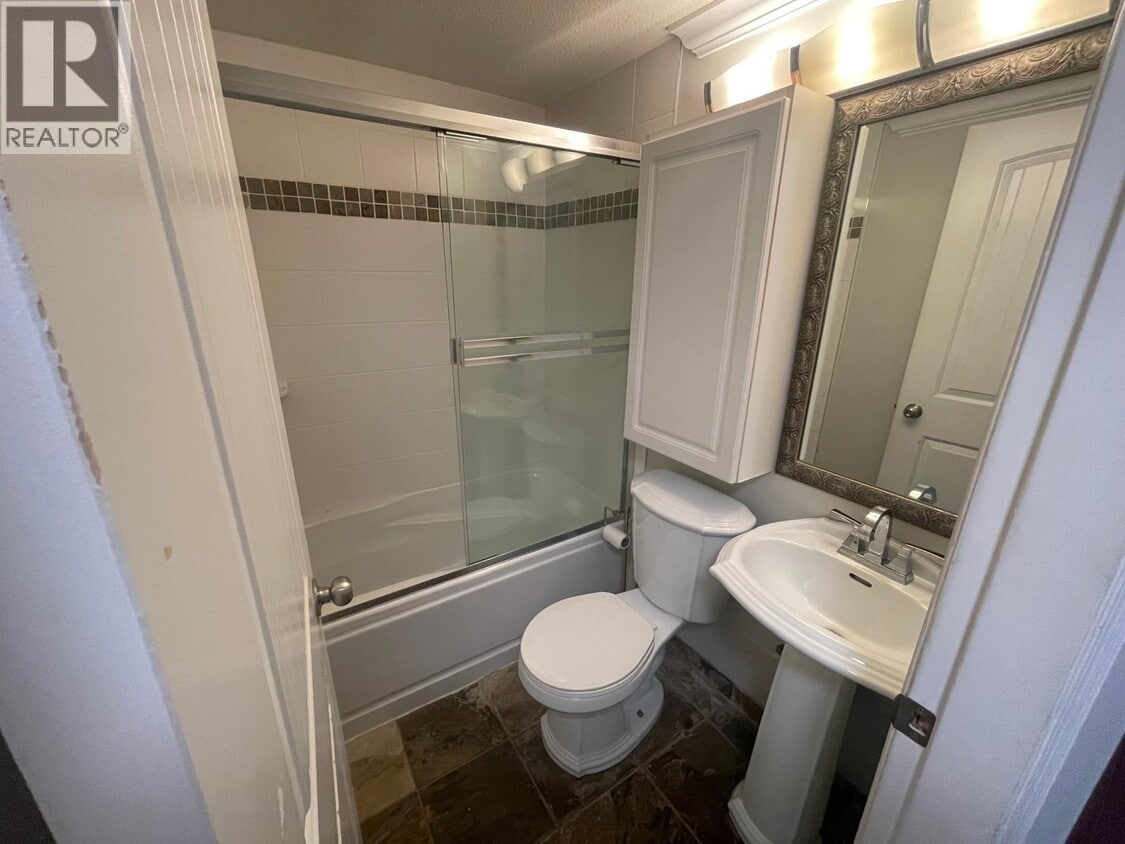 Photo du bâtiment - 4585 Commercial St