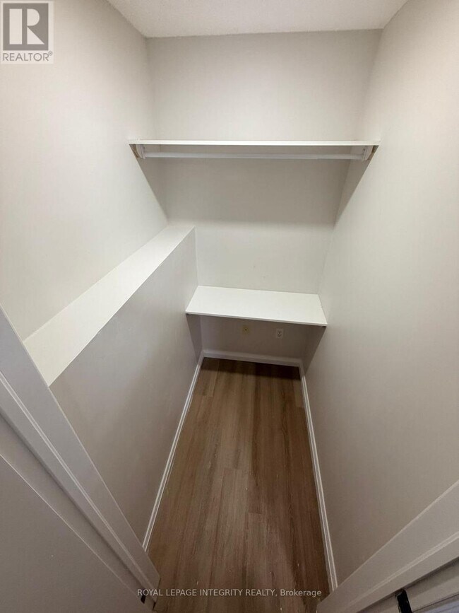 Photo du bâtiment - 274 Sandhill Rd