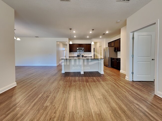 Building Photo - 917 Sunny Stroll Dr