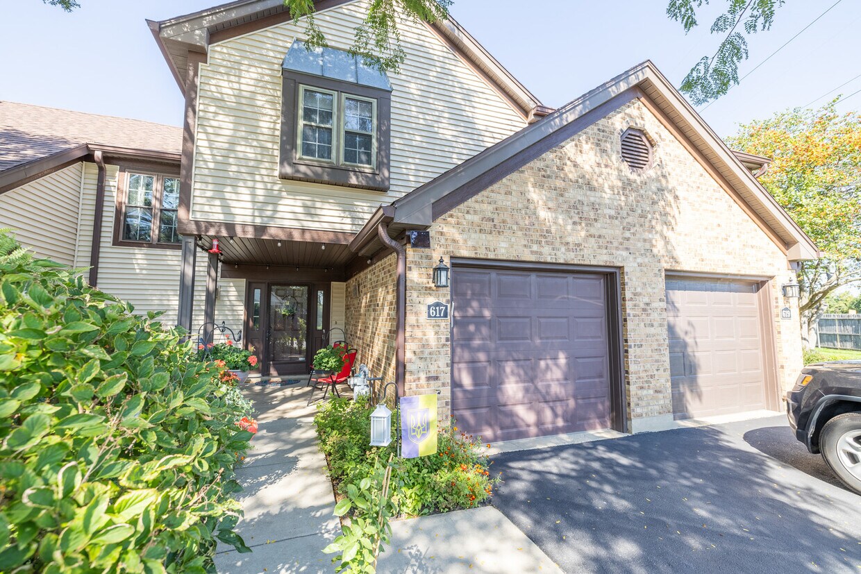 617 Sutton Ct Unit 617, Wheeling, IL 60090 Condo for Rent in Wheeling