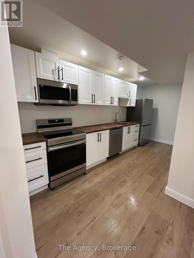 Building Photo - 144 Woodchester Ave