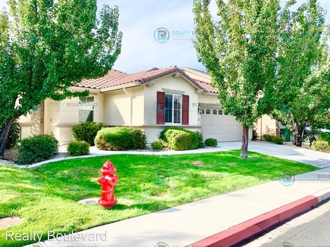 3 br, 2 bath House 10775 Grayslake Dr House Rental in Reno, NV