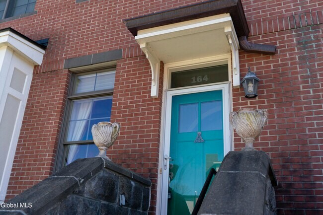 Foto del edificio - 164 High Rock Ave