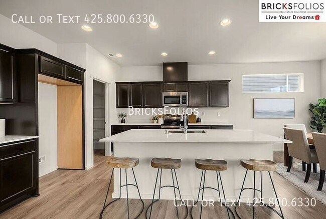Foto del edificio - Brand-New Comfort Meets Everyday Convenience